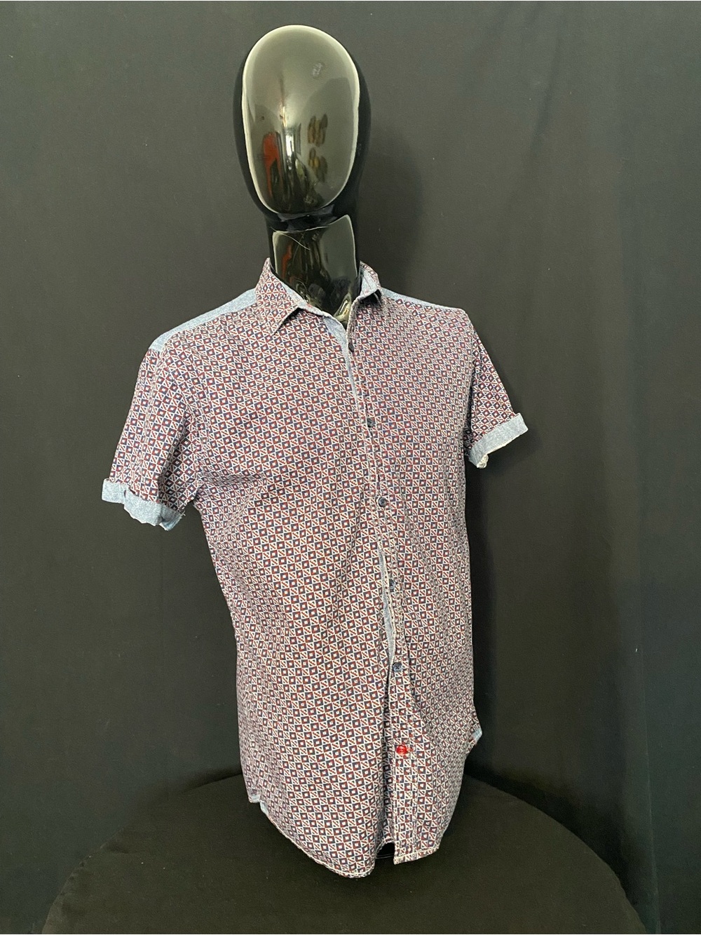 Men's Short Sleeve Button-Down Shirt in Blue and Red Geometric Print